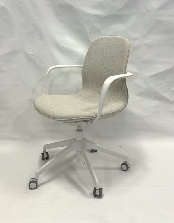 Swivel Desk Chair (Rollable)