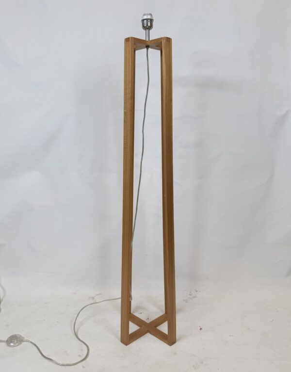 Standing Lamp without shade (1)_Wooden X-shaped lamp