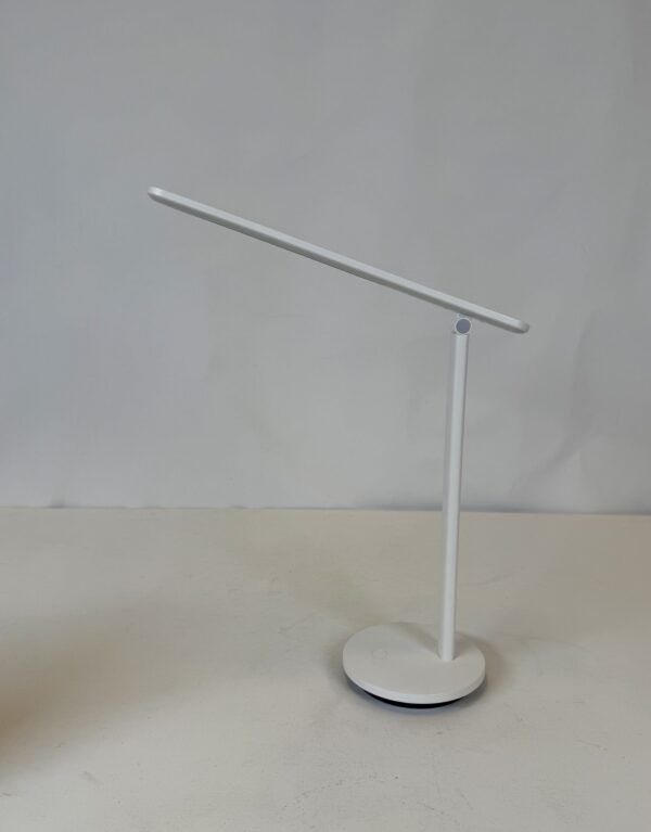 Desk/Study Lamp (19B)_White Round Base LED Study Lamp (faulty)